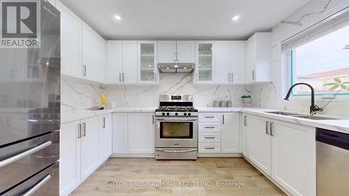 14 Metcalfe Drive, Bradford West Gwillimbury, ON - Indoor Photo Showing Kitchen With Double Sink With Upgraded Kitchen