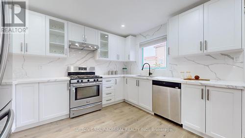 14 Metcalfe Drive, Bradford West Gwillimbury, ON - Indoor Photo Showing Kitchen With Upgraded Kitchen