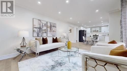 14 Metcalfe Drive, Bradford West Gwillimbury, ON - Indoor Photo Showing Living Room