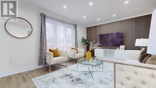 14 Metcalfe Drive, Bradford West Gwillimbury, ON - Indoor Photo Showing Living Room