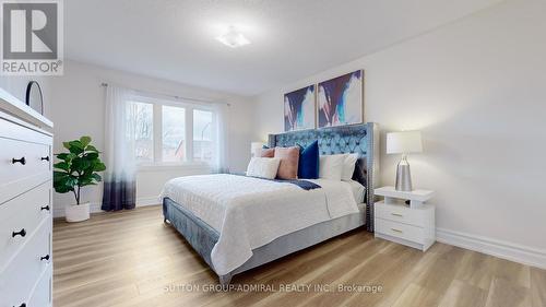 14 Metcalfe Drive, Bradford West Gwillimbury, ON - Indoor Photo Showing Bedroom