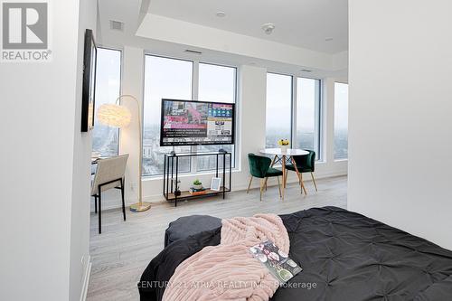 1820 - 2020 Bathurst Street, Toronto, ON - Indoor Photo Showing Bedroom