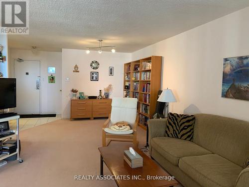 808 - 45 Huntingdale Boulevard, Toronto, ON - Indoor Photo Showing Living Room