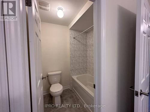 211 Ronald Guscott Street, Oshawa, ON - Indoor Photo Showing Bathroom