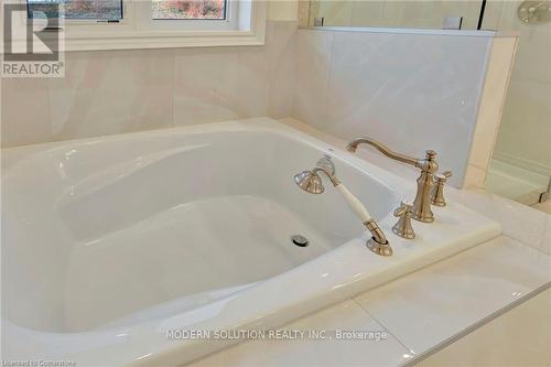 37 Macklin Street, Brantford, ON - Indoor Photo Showing Bathroom