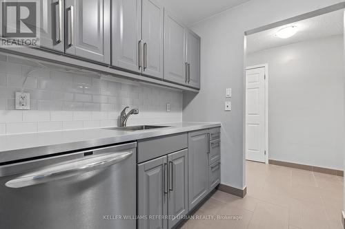 304 - 733 Deveron Crescent E, London, ON - Indoor Photo Showing Kitchen