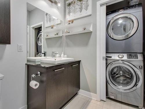 Bathroom - 301-5730 Rue De Lanaudière, Montréal (Rosemont/La Petite-Patrie), QC - Indoor Photo Showing Laundry Room