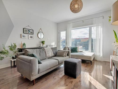 Living room - 301-5730 Rue De Lanaudière, Montréal (Rosemont/La Petite-Patrie), QC - Indoor Photo Showing Living Room