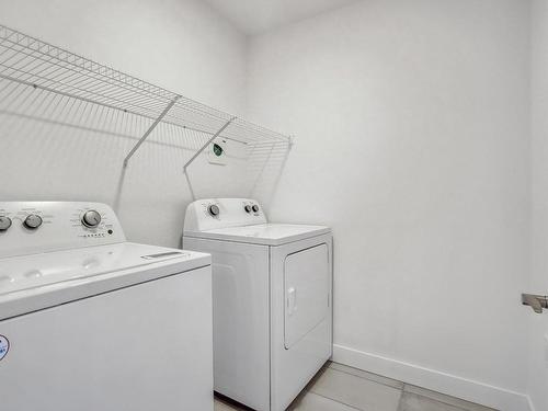 Laundry room - 202-50 Rue St-Louis, Salaberry-De-Valleyfield, QC - Indoor Photo Showing Laundry Room