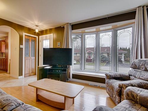 Salon - 5425 Rue Bourget, Trois-Rivières, QC - Indoor Photo Showing Living Room