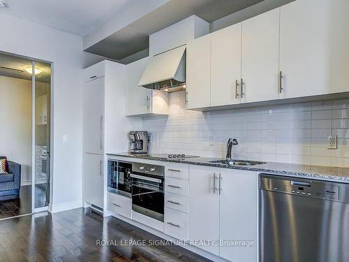 419-23 Glebe Rd W, Toronto, ON - Indoor Photo Showing Kitchen With Upgraded Kitchen