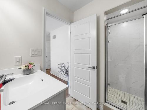 23 Mcgrath Ave, Richmond Hill, ON - Indoor Photo Showing Bathroom