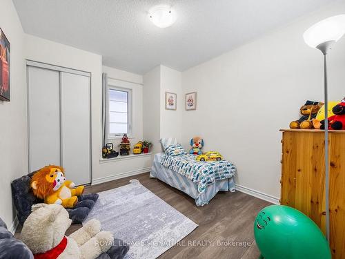 23 Mcgrath Ave, Richmond Hill, ON - Indoor Photo Showing Bedroom