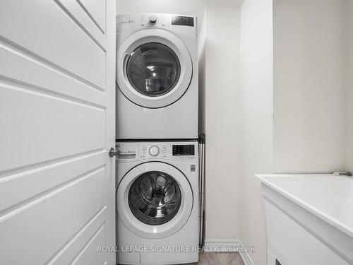 23 Mcgrath Ave, Richmond Hill, ON - Indoor Photo Showing Laundry Room