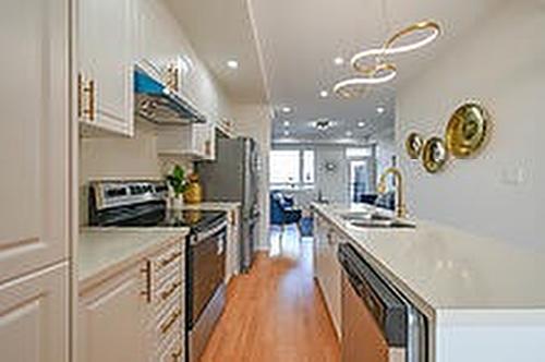 Caledon, ON - Indoor Photo Showing Kitchen With Double Sink With Upgraded Kitchen