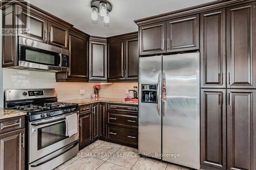 100 Acorn Way, Cambridge, ON - Indoor Photo Showing Kitchen With Upgraded Kitchen