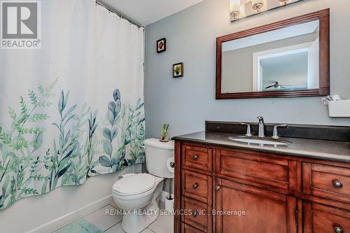 100 Acorn Way, Cambridge, ON - Indoor Photo Showing Bathroom