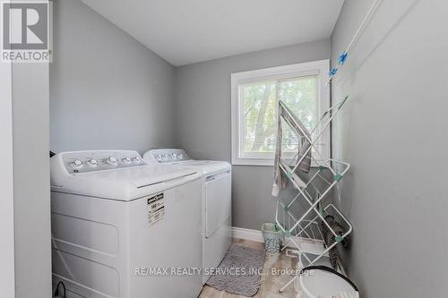 100 Acorn Way, Cambridge, ON - Indoor Photo Showing Laundry Room