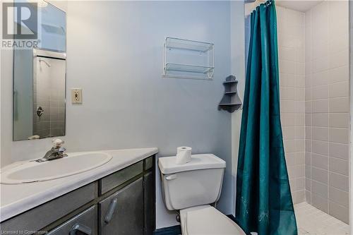 Bathroom featuring a shower with shower curtain, vanity, and toilet - 10 Fenwick Court, Kitchener, ON 