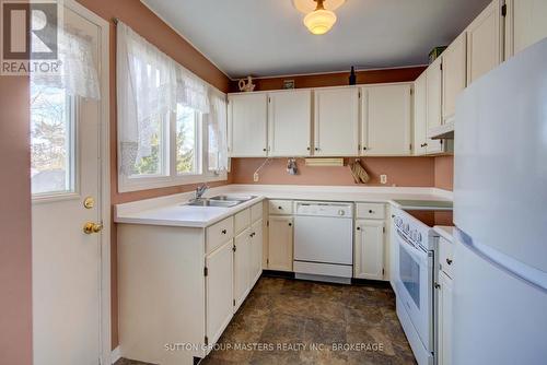 11 Hawley Court, Loyalist (Bath), ON - Indoor Photo Showing Kitchen With Double Sink