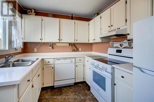 11 Hawley Court, Loyalist (Bath), ON - Indoor Photo Showing Kitchen With Double Sink