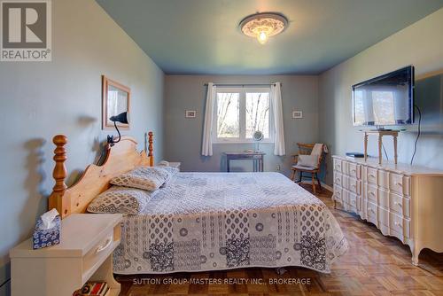 11 Hawley Court, Loyalist (Bath), ON - Indoor Photo Showing Bedroom