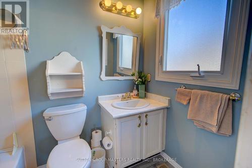 11 Hawley Court, Loyalist (Bath), ON - Indoor Photo Showing Bathroom