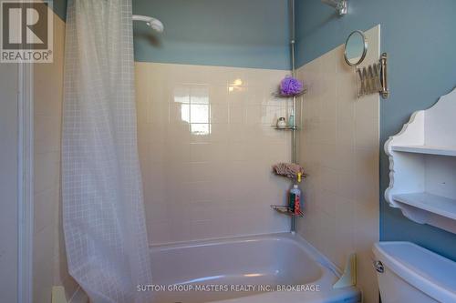 11 Hawley Court, Loyalist (Bath), ON - Indoor Photo Showing Bathroom