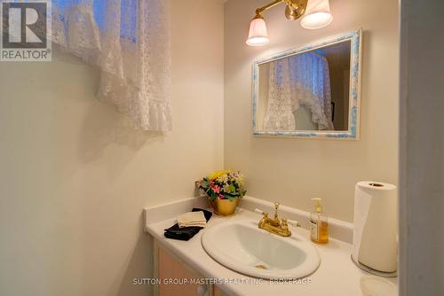 11 Hawley Court, Loyalist (Bath), ON - Indoor Photo Showing Bathroom