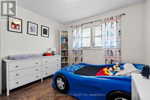 417 Clare Avenue, Welland (769 - Prince Charles), ON - Indoor Photo Showing Bedroom