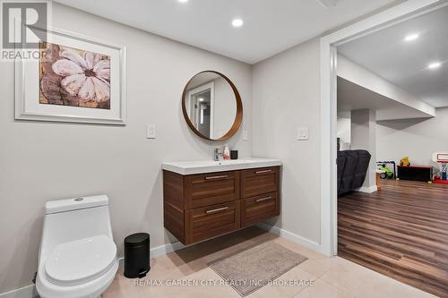 417 Clare Avenue, Welland (769 - Prince Charles), ON - Indoor Photo Showing Bathroom