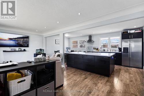 417 Clare Avenue, Welland (769 - Prince Charles), ON - Indoor Photo Showing Kitchen