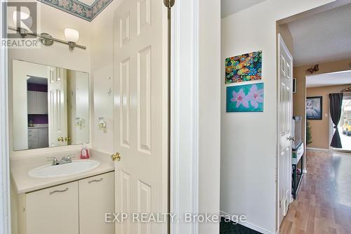 9 - 141 Condor Court, London, ON - Indoor Photo Showing Bathroom