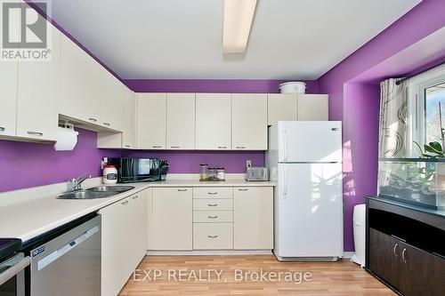 9 - 141 Condor Court, London, ON - Indoor Photo Showing Kitchen With Double Sink