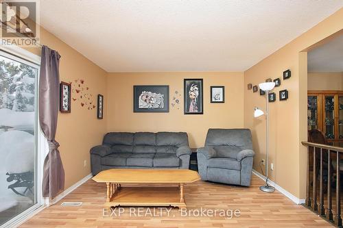 9 - 141 Condor Court, London, ON - Indoor Photo Showing Living Room