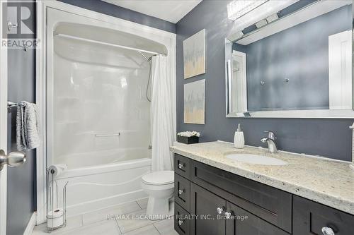 8 Felicia Court, Hamilton, ON - Indoor Photo Showing Bathroom