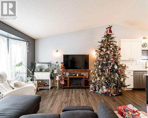 2034 Pineridge Crescent, Waldheim, SK - Indoor Photo Showing Living Room