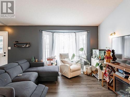 2034 Pineridge Crescent, Waldheim, SK - Indoor Photo Showing Living Room