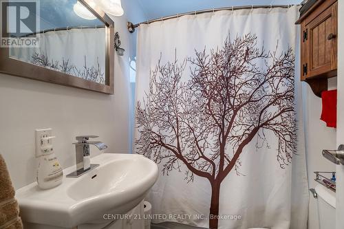 31 Pearce Street, Marmora And Lake, ON - Indoor Photo Showing Bathroom