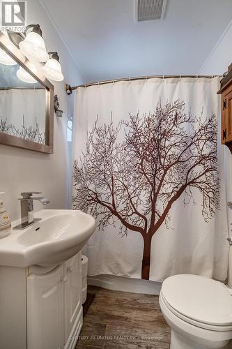 31 Pearce Street, Marmora And Lake, ON - Indoor Photo Showing Bathroom