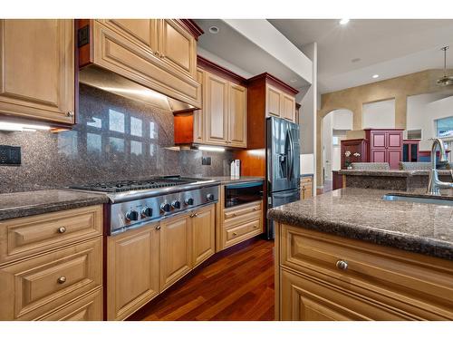 16313 Morgan Creek Crescent, Surrey, BC - Indoor Photo Showing Kitchen With Upgraded Kitchen