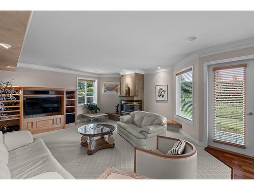 16313 Morgan Creek Crescent, Surrey, BC - Indoor Photo Showing Living Room