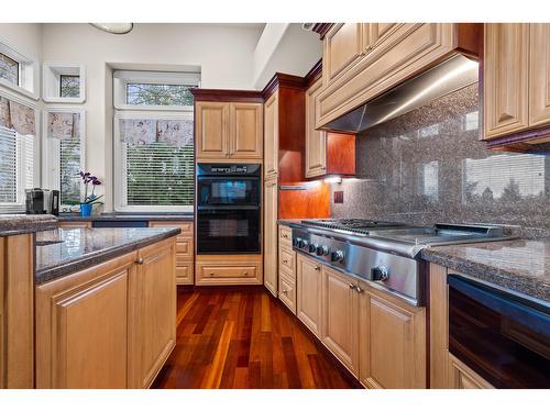 16313 Morgan Creek Crescent, Surrey, BC - Indoor Photo Showing Kitchen