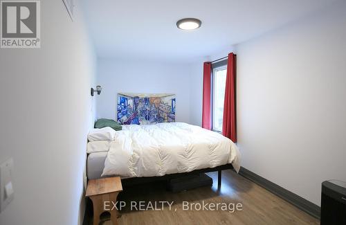 1002 Binkley Road, Hamilton, ON - Indoor Photo Showing Bedroom