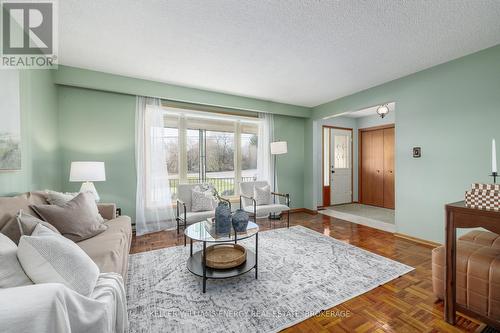 751 Cochrane Street, Whitby (Downtown Whitby), ON - Indoor Photo Showing Living Room