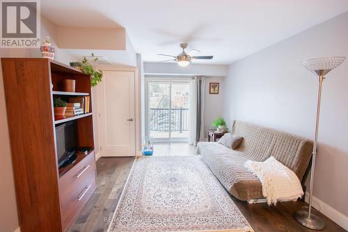 305 - 910 Wentworth Street, Peterborough, ON - Indoor Photo Showing Bedroom