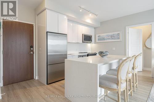 B415 - 271 Sea Ray Avenue, Innisfil, ON - Indoor Photo Showing Kitchen