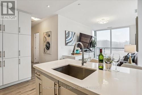 410 - 375 Sea Ray Avenue, Innisfil, ON - Indoor Photo Showing Kitchen