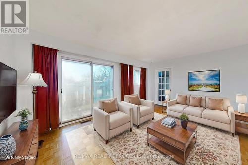 8 Gailgrove Court, Brampton, ON - Indoor Photo Showing Living Room