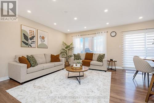 1542 Gainer Crescent, Milton, ON - Indoor Photo Showing Living Room